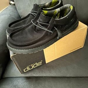 Hey Dude Wally mens size 12. Black